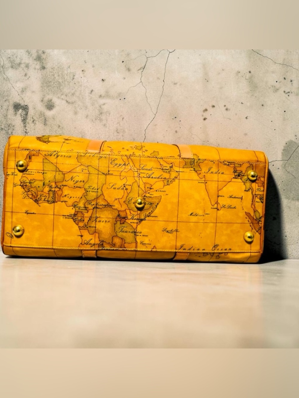 ALVIERO Martini World Map Boston Bag - Picture 10 of 14